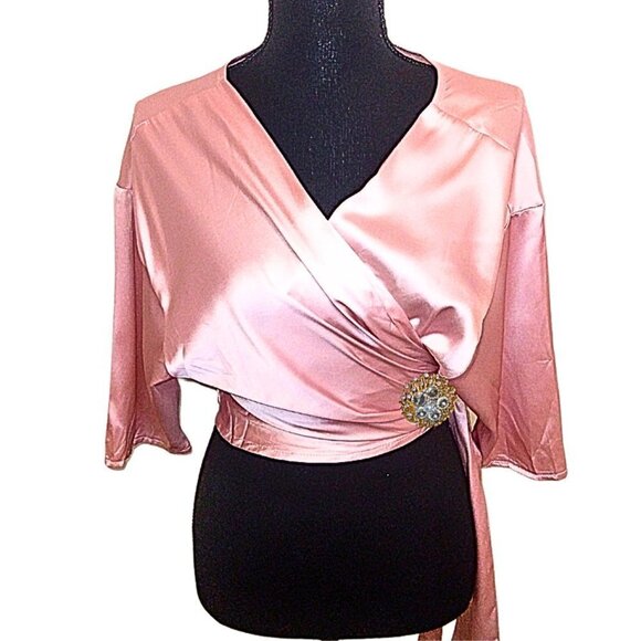 ROSEWE COLLECTIONS PINK ROSE GOLD CROP BLOUSE WITH CRYSTAL BROOCH - Picture 1 of 5